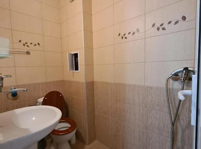 Rum i privatbostad Guest Kostovi *