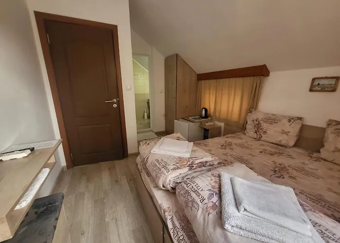 Rum i privatbostad Guest Kostovi *