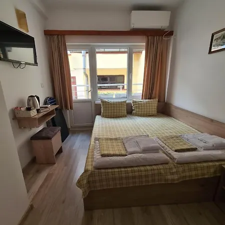Проживання в сім'ї Guest Kostovi