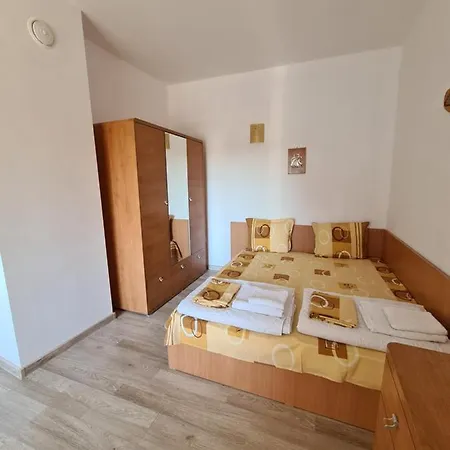 Privatunterkunft Guest Kostovi