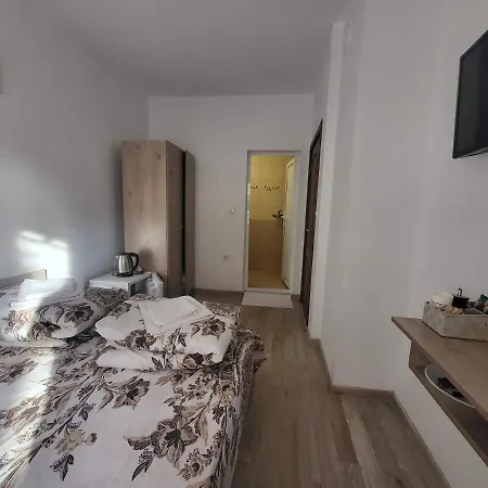 Guest Kostovi Проживання в сім'ї
